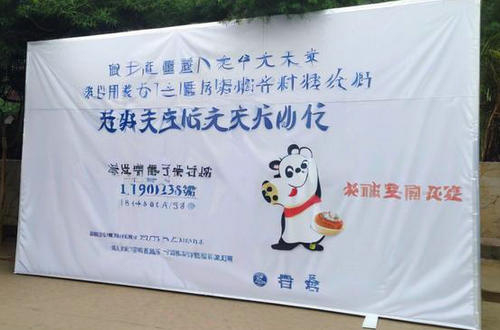 鄭州搭建木質背景板時如何確保施工質量和安全？